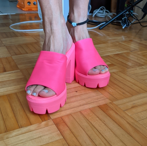 Neon pink slip on platform sandals. - Picture 3 of 4